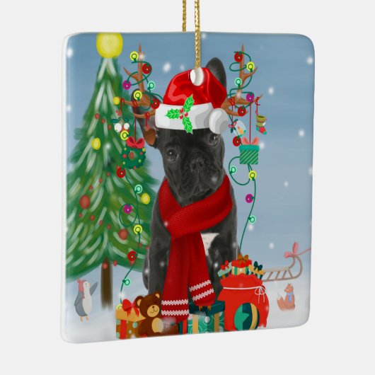Franse Bulldog in sneeuw met kerstcadeaus Keramisch Ornament (Rechts)