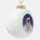 Franse Bulldog in Sneeuwkerstmis met Santa Hat Keramische Bal Ornament (Links)