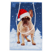 Franse Bulldog in Sneeuwkerstmis met Santa Hat Medium Cadeauzakje (Achterkant)