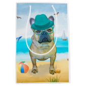 Franse Bulldog op Beach Medium Cadeauzakje (Voorkant)