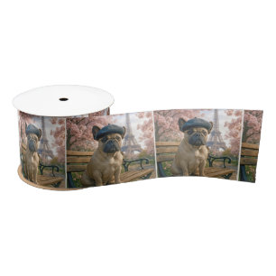 Franse Bulldog Op Een Parkbank in Parijs Satijnen Lint