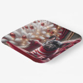 Franse Bulldog op een rode stoel Papieren Bordje (Gebogen)