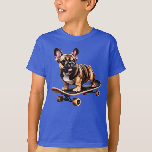 Franse Bulldog op een skateboard T-shirt (Voorkant)