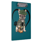 Franse Bulldog Puppy in Camo Outfit & Groene Baret Klembord (Rechts)