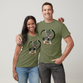 Franse Bulldog Puppy in Camo Outfit & Groene Baret T-shirt (Unisex)