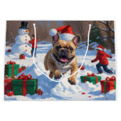 Franse Bulldog rent in de sneeuw met kerst Pet Groot Cadeauzakje (Voorkant)
