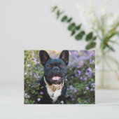 Franse Bulldog Stands in Flowers Briefkaart (Staand voorkant)
