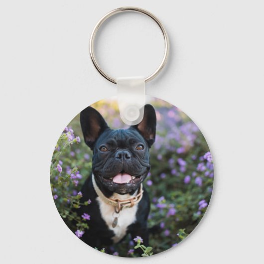 Franse Bulldog Stands in Flowers Sleutelhanger (Voorkant)