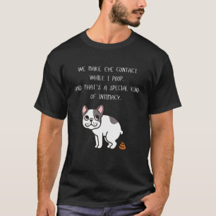 Franse Bulldog We maken oogcontact terwijl ik poep T-shirt