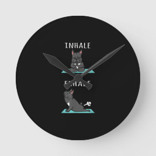 Franse Bulldog Yoga Inhale Exhale Funny Dog Gift . Ronde Klok