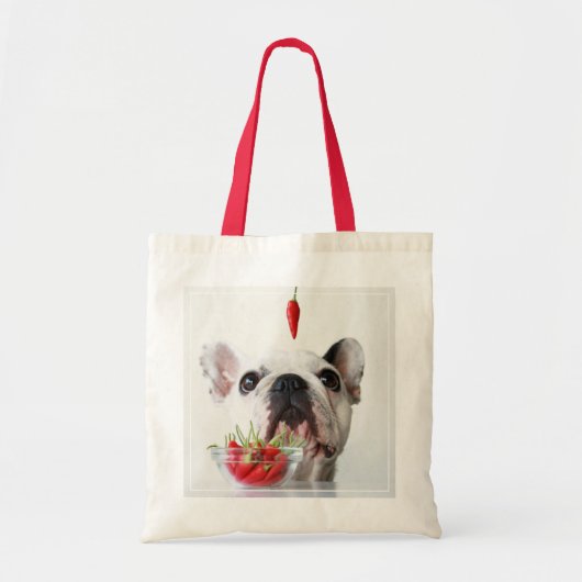 Franse bulledog kijkt naar een rode hond tote bag (Voorkant)