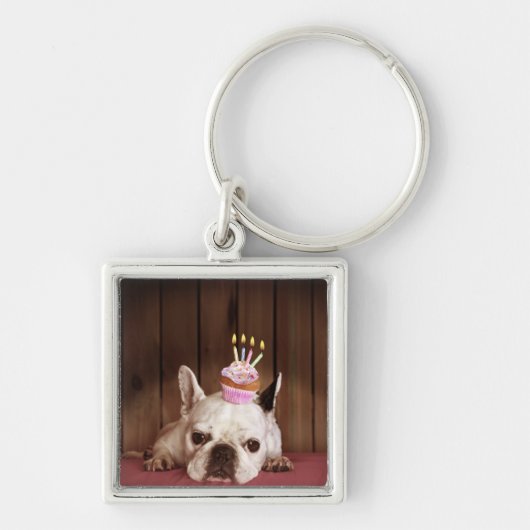 Franse bulledog met Birthday Cupcake Sleutelhanger (Voorkant)