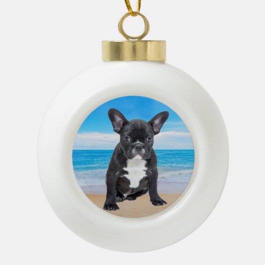 Franse bulledog op strand keramische bal ornament (Voorkant)