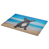 Franse bulledog op strand snijplank (Hoek)