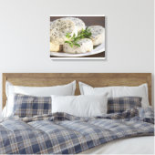 Franse geitenkaas - chevre - met kruiden op een canvas afdruk (Insitu (Slaapkamer))