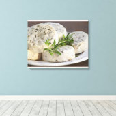 Franse geitenkaas - chevre - met kruiden op een canvas afdruk (Insitu (Houten vloer))