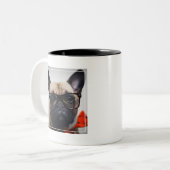 Franse hond met bril en Stropdas Tweekleurige Koffiemok (Voorkant links)