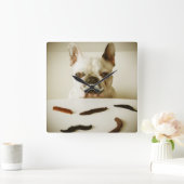 Franse hond met een snor vierkante klok (Huis)