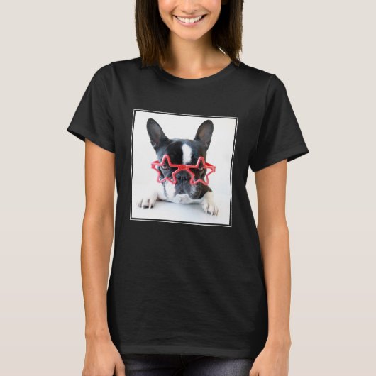 Franse hond met rode Star-bril T-shirt (Voorkant)