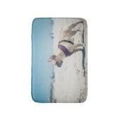 Franse hond op strand badmat (Voorkant Verticaal)