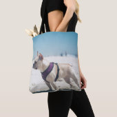 Franse hond op strand tote bag (Dichtbij)