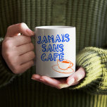 Franse quote voor Koffieliefhebbers Trendy Retro Koffiemok<br><div class="desc">Begin uw dag met stijl en een vleugje Franse flair met deze trendy Retro Coffee-Mok voor koffieliefhebbers. Met een speels Frans citaat is deze mok ideaal voor degenen die niet kunnen leven zonder hun dagelijkse cafeïnefix. Het retro-ontwerp en de gedurfde typografie voegen een trendy, gevoel toe, waardoor het de ideale...</div>