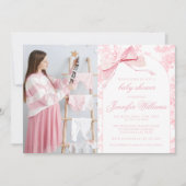 Franse Roze Toile Bow Baby Meisje Douche Foto Kaart (Voorkant)