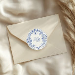 Franse Vintage Bloemen Dubbele Monogram Huwelijk Ronde Sticker<br><div class="desc">Ons "Franse Bloemen" collectie is voorzien van waterverf bloemen in blauw tinten en folie in verschillende kleuren met gemakkelijk aanpasbare lettertypen voor een perfect sierlijke tuin bruiloft. Kijk in onze winkel voor meer artikelen van dit collectie. Neem contact met ons op als u speciale verzoeken heeft via e-mail of chat...</div>