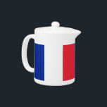 Franse vlag theepot<br><div class="desc">Verhoog uw thee-ervaring met onze exclusieve theepot met de vlag van Frankrijk! Deze theepot is gemaakt met nauwgezette aandacht voor detail en is niet alleen een functioneel item; het is een viering van de Franse cultuur en erfgoed. Het levendige ontwerp toont prominent de iconische Franse vlag, waardoor deze theepot een...</div>