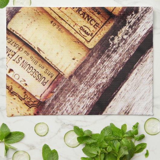 franse wijnflessen kurken op roestachtige houten t theedoek (Gevouwen)