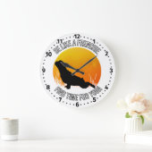 Fransen doen yoga tegen zonsondergang-klok met cij grote klok (Huis)