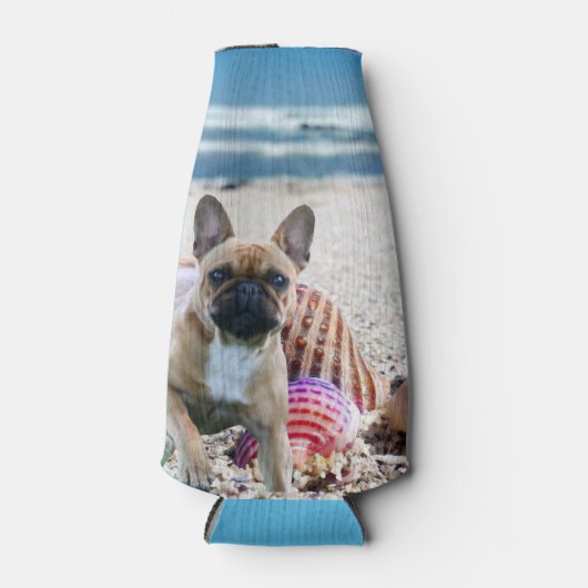 Französische Bulldogge am Strand    Flesjeskoeler (Voorkant)