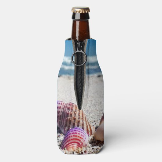 Französische Bulldogge am Strand    Flesjeskoeler (Fles Achterkant)