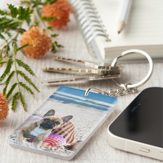 Französische Bulldogge am Strand French Bulldog Sleutelhanger (Voorkant Rechts)