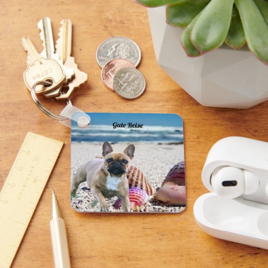 Französische Bulldogge am Strand Sleutelhanger (Bureau)