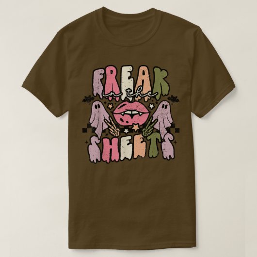 Freak in Sheets Funny Ghost Happy Holiday Hall T-shirt (Design voorkant)