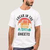 FREAK IN THE SHEETS SASQUATCH RETRO SUNSET T-SHIRT (Voorkant)