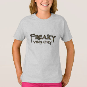 "Freaky Vibes Only"-dgn1 door Maaya Prints, Kinder T-shirt