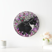 Freckles in Flowers II - Black and White Cat Grote Klok (Huis)
