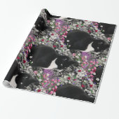 Freckles in Flowers II, Black White Tuxedo Cat Cadeaupapier (Uitgerold)