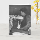 Frederick & de Portier van Nelson begroeten Klant Kaart (Gele Bloem)