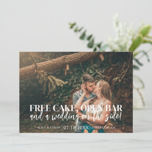 Free Cake Open Bar Funny Wedding Save The Date (Staand voorkant)