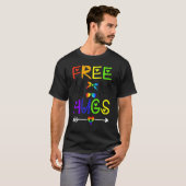 Free Ma Hugs Messy Bun Rainbow Heart Lgbt Pride M T-shirt (Voorkant volledig)