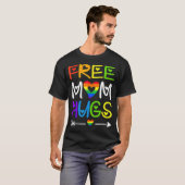 Free Ma Hugs Rainbow Heart LGBT  T-shirt (Voorkant volledig)