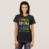 Free Mom Hugs Tshirt Rainbow Heart LGBT Pride Mont (Voorkant volledig)