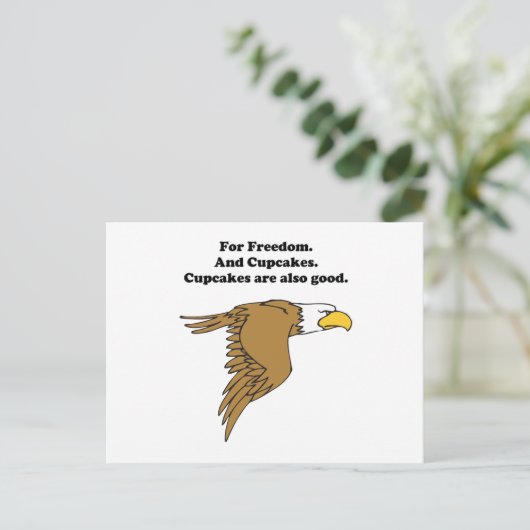 Freedom and Cupcakes Amerikaanse Bald Eagle Cartoo Briefkaart (Staand voorkant)