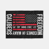 Freedom Comes In Many Calibers - Funny Pro Gun (on Fleece Deken (Voorkant (Horizontaal))