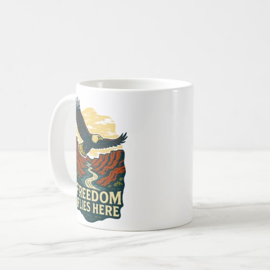Freedom Flies Here Retro Eagle Artwork Koffiemok (Voorkant links)