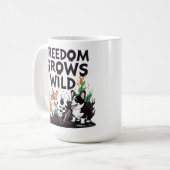 Freedom Grows Wild – Scary Corgi Gardening Cartoon Koffiemok (Voorkant links)