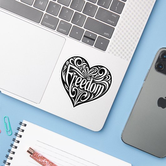 Freedom Heart vinyl sticker (Laptop met iPhone)